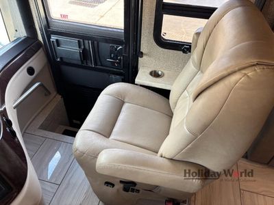 2019 Fleetwood Discovery LXE — photo 10 view