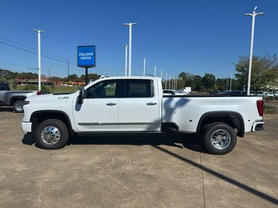 2026 Chevrolet Silverado 3500 HD - Photo 4
