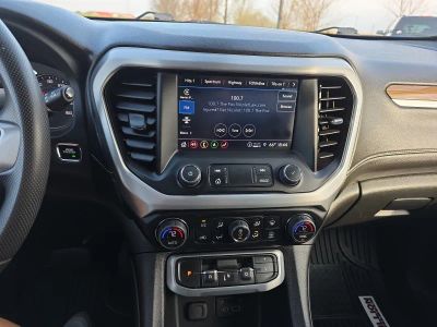 2022 GMC Acadia — photo 11 view