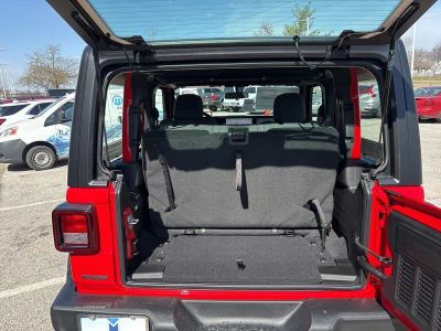2026 Jeep Wrangler - Photo 35