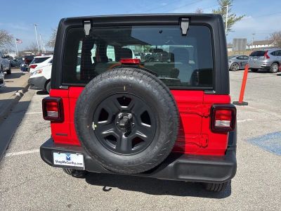 2026 Jeep Wrangler - Photo 24