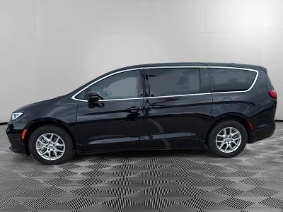 2025 Chrysler Pacifica — side profile view