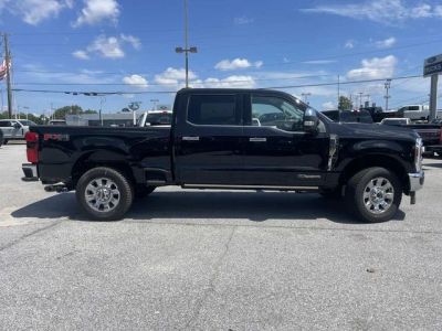2025 Ford F-350SD - Photo 2