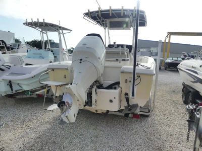 2002 Scout 235 Sportfish — engine compartment view