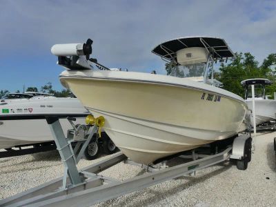 2002 Scout 235 Sportfish — rear three-quarter view