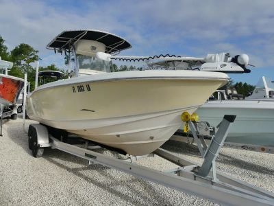 2002 Scout 235 Sportfish — front three-quarter view