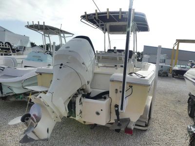 2002 Scout 235 Sportfish — detail view