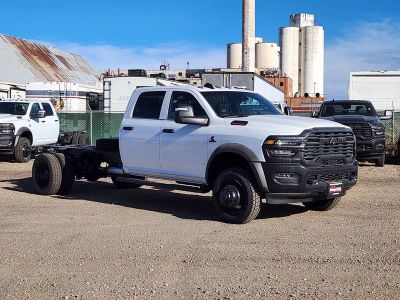 2026 RAM 5500 Chassis Cab RAM 5500 TRADESMAN CHASSIS CREW CAB 4X4 84' CA in Bright White Clear-Coat Exterior Paint — front three-quarter...