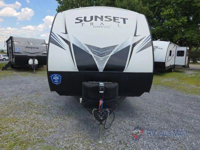 2020 CrossRoads RV Sunset Trail — interior view