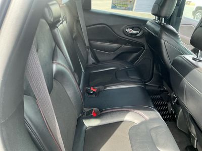 2022 Jeep Cherokee — photo 18 view