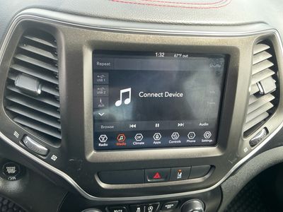 2022 Jeep Cherokee — photo 11 view