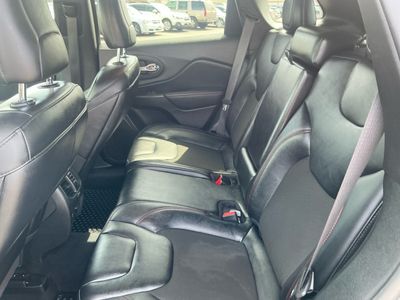 2022 Jeep Cherokee — photo 16 view