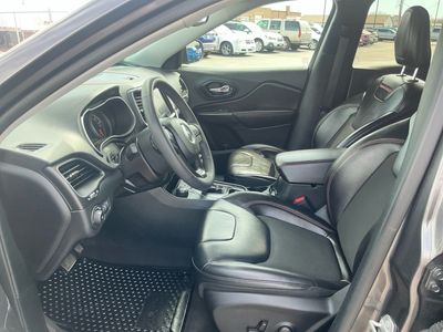 2022 Jeep Cherokee — photo 9 view