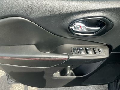 2022 Jeep Cherokee — photo 15 view