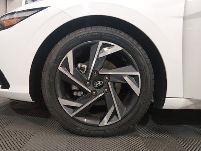 2024 Hyundai Elantra - Photo 10