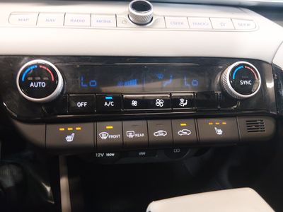 2024 Hyundai Elantra - Photo 18