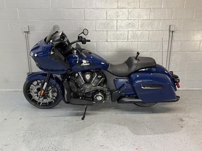 2025 Indian Motorcycle Challenger Dark Horse w/PowerBand Audio Springfield Blue - Photo 10