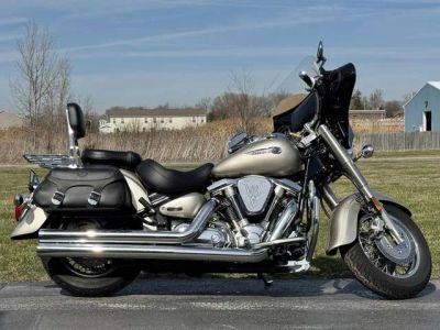 2001 Yamaha Roadstar — front three-quarter view