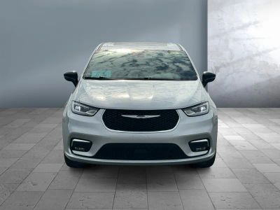 2026 Chrysler Pacifica — side profile view