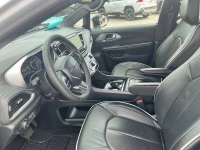 2026 Chrysler Pacifica — photo 9 view