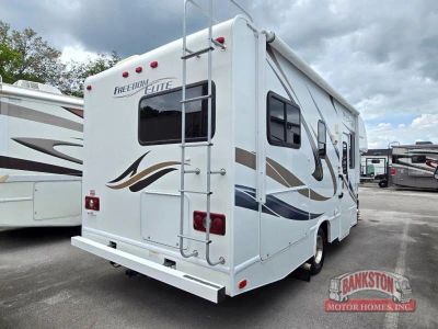 2014 Freedom Elite 23U — interior view