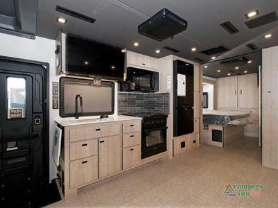 2026 Grand Design Lineage Series F — photo 16 view