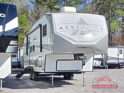 2024 Avenue All-Access 28BH — front three-quarter view