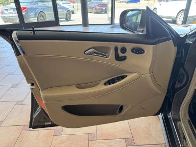 2009 Mercedes-Benz CLS-Class — photo 12 view
