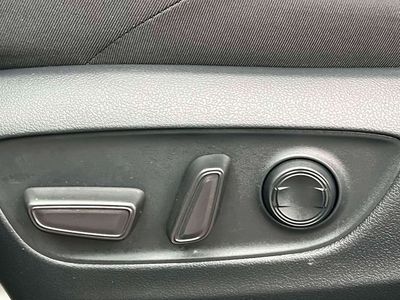 2025 Toyota RAV4 Plug-in Hybrid - Photo 22