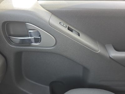 2016 Nissan Frontier — photo 21 view