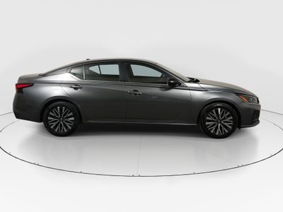 2024 Nissan Altima — photo 8 view