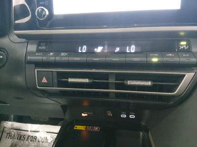 2025 Toyota Camry — photo 13 view