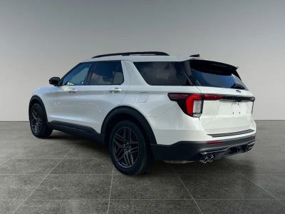 2025 Ford Explorer — detail view