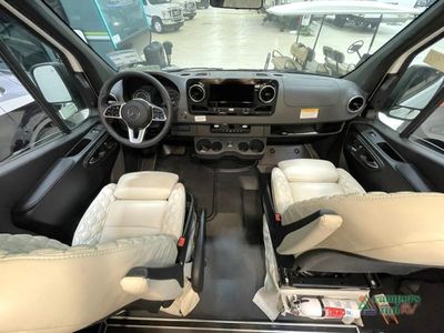 2025 Tiffin Motorhomes GT1 - Photo 11