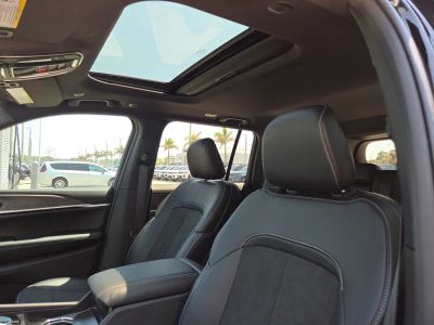 2026 Jeep Grand Cherokee — photo 12 view