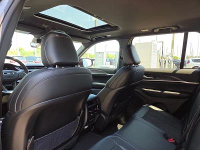 2026 Jeep Grand Cherokee — photo 9 view