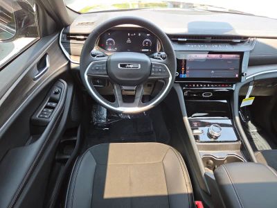 2026 Jeep Grand Cherokee — photo 11 view