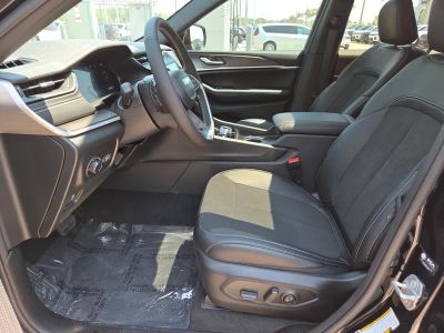 2026 Jeep Grand Cherokee — photo 13 view