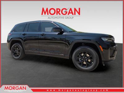 2026 Jeep Grand Cherokee Laredo Altitude in Black — front three-quarter view