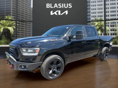 2019 RAM 1500 Big Horn/Lone Star in Diamond Black Crystal Pearlcoat — front three-quarter view