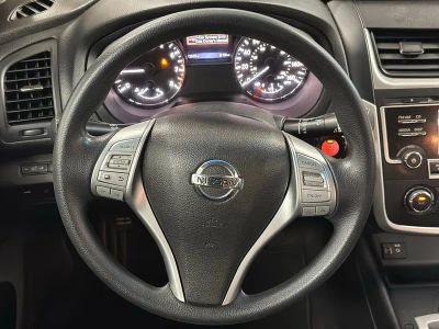 2016 Nissan Altima — rear three-quarter view