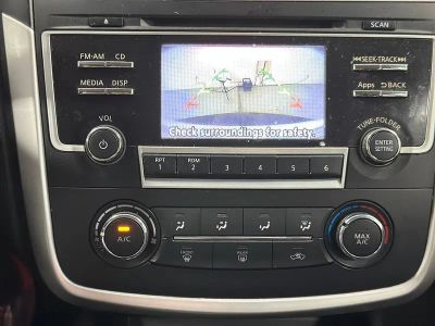 2016 Nissan Altima — detail view
