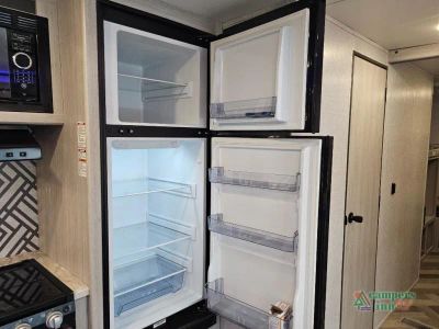 2023 CrossRoads RV Zinger — photo 26 view