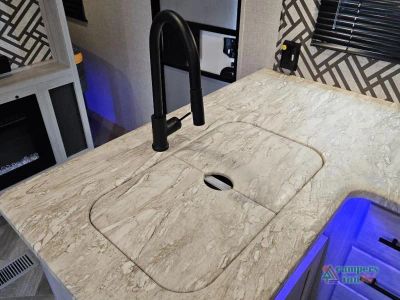 2023 CrossRoads RV Zinger — photo 14 view