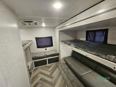 2023 CrossRoads RV Zinger — photo 42 view