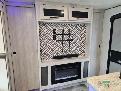 2023 CrossRoads RV Zinger — photo 35 view