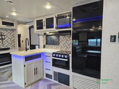 2023 CrossRoads RV Zinger — photo 12 view