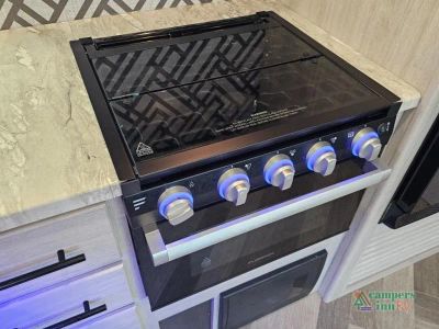 2023 CrossRoads RV Zinger — photo 16 view