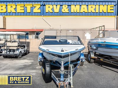 1989 MasterCraft MASTERCRAFT — front three-quarter view