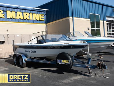 1989 MasterCraft MASTERCRAFT — rear three-quarter view